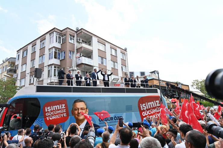 Özgür Özel, CHP, Balıkesir, Ahmet Akın, teşekkür, Yakın Kart, sokak hayvanları, yerel yönetim