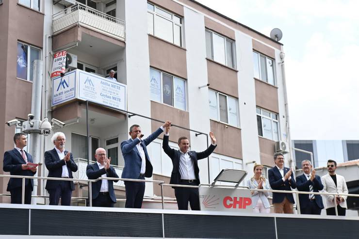 Özgür Özel, CHP, Balıkesir, Ahmet Akın, teşekkür, Yakın Kart, sokak hayvanları, yerel yönetim