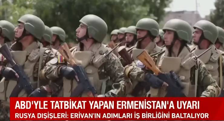 Rusya'dan Tatbikat TepkisiERİVAN, 15 Temmuz (Haber Merkezi) - Rusya, Ermenistan'ın Amerika Birleşik Devletleri (ABD) ile ortak askeri tatbikat düzenlemesine sert tepki gösterdi. Rusya Dışişleri Bakanlığı Sözcüsü Maria Zaharova, Erivan'daki bu adımın işbirliğini baltaladığını belirtti.
Ermenistan'ın başkenti Erivan'da 15 Temmuz'da başlayan ABD-Ermenistan ortak askeri tatbikatı hakkında açıklama yapan Zaharova, bu tatbikatın bölgede ikinci kez yapıldığına dikkat çekti. "Erivan'ın Kolektif Güvenlik Anlaşması Örgütü'ndeki (KGAÖ) faaliyetlerini fiilen dondurması ve örgüte yönelik açık eleştiride bulunduğu göz önüne alındığında bu tatbikat son derece üzücü ve endişe verici," dedi.
NATO'ya Yönelme Endişesi
Zaharova, Ermenistan'ın NATO'ya yönelmesinin üzüntü ve endişe kaynağı olduğunu vurguladı. "Bu adım, Güney Kafkasya bölgesinin geniş kısmında istikrarı bozma riski taşıyor," diye ekledi.
Batı'ya Yüklenen Eleştiriler
Rusya Dışişleri Bakanlığı Sözcüsü, Batı'nın kendi jeopolitik projelerini hayata geçirmek için bölgede bir sıçrama tahtası oluşturmayı amaçladığını söyledi. "Amerikalıların Güney Kafkasya'da ortaya çıkışı, dünyanın her yerinde defalarca gördüğümüz gibi sadece bölgedeki çatışma potansiyelini körükleyecek ve yeni bölünme hatları yaratacaktır," diye ekledi.
Ermenistan'dan Yeni Adım
ABD-Ermenistan ortak askeri tatbikatının ardından Erivan hükümeti, Rusya'yı kızdıracak bir adım daha attı. Ermenistan Savunma Bakanlığı'na ABD'den bir ordu temsilcisi atanmasına karar verildi. Erivan'daki tatbikat Eagle Partner 2024, 24 Temmuz'a kadar sürecek.
Fransa'dan Skandal Açıklama
Ermenistan'ın Amerika ile yakınlaşması sadece Moskova ile olan ilişkileri değil, aynı zamanda Azerbaycan ile olan ilişkileri de gerginleştirdi. Fransa Cumhurbaşkanı Emmanuel Macron, Ermenistan'ın silahlanabileceğini ve Ermenistan'ı korumak gerektiğini söyledi. Azerbaycan Dışişleri Bakanlığı ise Macron'un açıklamalarını sert bir şekilde kınadı.