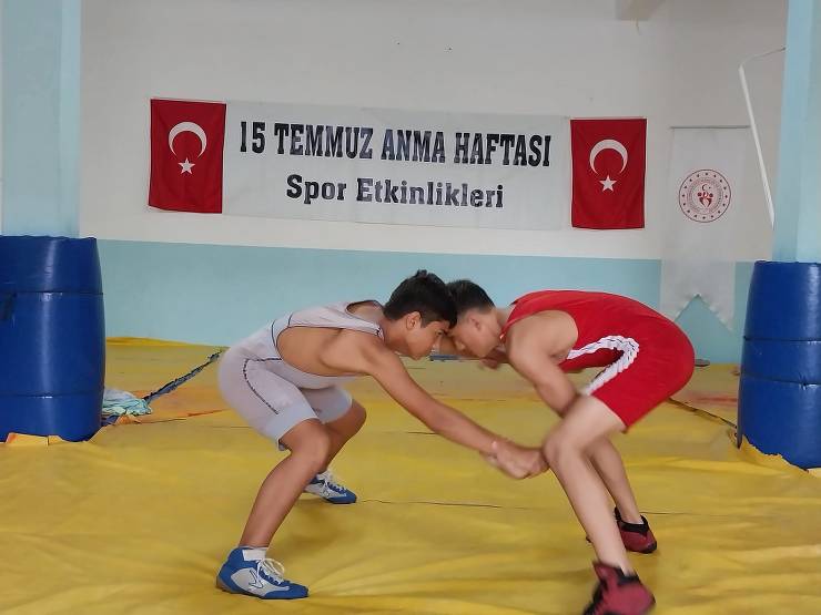 Susurluk güreş turnuvası, 15 Temmuz Demokrasi Günü, Susurluk gençlik spor, minikler güreş, yıldızlar güreş