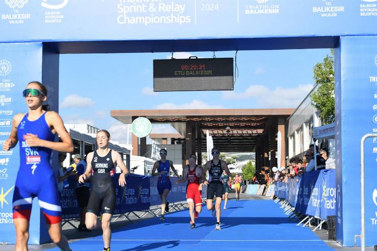Balıkesir Triatlonu, Avrupa Şampiyonası, spor organizasyonu, triatlet, yerli yabancı sporcular, Balıkesir Büyükşehir Belediyesi, Türkiye Triatlon Federasyonu.
