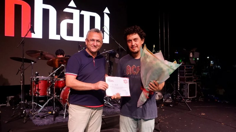 Susurluk Belediyesi tarafından organize edilen konser, söyleşi, tiyatro ve etkinlikler ile dolu dolu geçen Ayran Festivali vatandaşlara unutulmaz anlar yaşattı. Yediden yetmişe herkesin ilgi gösterdiği etkinliklerle gerçekleşen festival Pinhani Konseri ile son buldu.