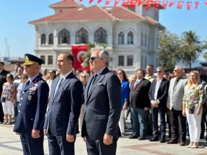 Atatürk’ün Bandırma’ya gelişi, Bandırma 99. yıl kutlamaları, Bandırma Limanı, tekne gösterisi, halk oyunu, Atatürk çelenk sunma, Dursun Mirza