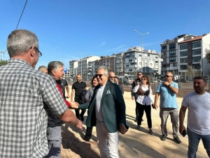 Bandırma Belediye Başkanı Dursun Mirza, kent genelinde devam eden çalışmalar incelendi. Eski Hal Binası, üst geçitler ve mahalle yollarındaki çalışmaları denetleyen Başkan, kadınlara modern ve kullanışlı yaşam alanlarını sunmayı hedeflediklerini vurguladı.