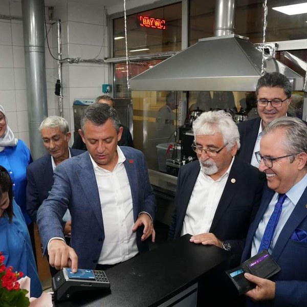 Bandırma Belediyesi,İkinci Kent Lokantası,Cumhuriyet Bayramı,sosyal belediyecilik,uygun fiyatlı yemek,sosyal dayanışma,