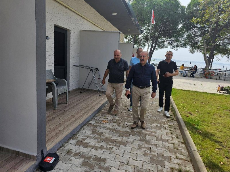 İl Millî Eğitim Müdürü Murat Demir, öğretmenlerin ve kursiyerlerin eğitim sürecindeki geri bildirimlerinin de gelecekteki eğitim stratejilerinde önemli rol oynayacağını belirtti. "İş birliği ve iletişim, bu süreçte en güçlü araçlarımızdır. Her görüşme, eğitimde yeni ufuklar açmamızı sağlıyor," diyerek, eğitimin toplumsal ilerlemenin en önemli yatırımlarından biri olduğunun altını çizdi.