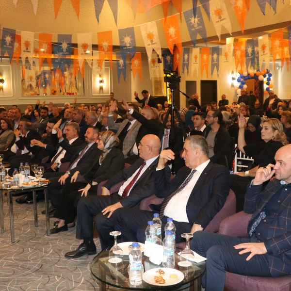 Ak Parti Bandırma İlçe Teşkilatı'nın Grand Asya Oteli'nde gerçekleştirilen olağan genel kurulunda konuşan Ak Parti Balıkesir Milletvekili Ali Taylan Öztaylan'ın gündeminde Bandırmaspor'un stadyum konusu vardı Ali Talan Öztaylan stadyum hakkında açıklamalarda bulundu.Öztaylan,''Maalesef Bandırma ve büyükşehir belediyesinde kazanamadık ve ben dedim