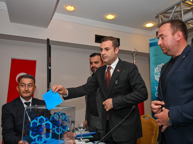 Yağlı Güreş Birliği Kasım Ayı Meclis Toplantısı’nda konuşan Yağlı Güreş Birliği Başkanı ve Balıkesir Büyükşehir Belediye Başkanı Ahmet Akın, ata sporu güreşin yaşatılması gerektiğini belirtirken “Ata sporumuz yağlı güreşlerimizin geliştirilerek yaşatılması, ancak ve ancak tüm paydaşlarımızla kurduğumuz iş birlikleri ve dayanışma ile mümkün” dedi.