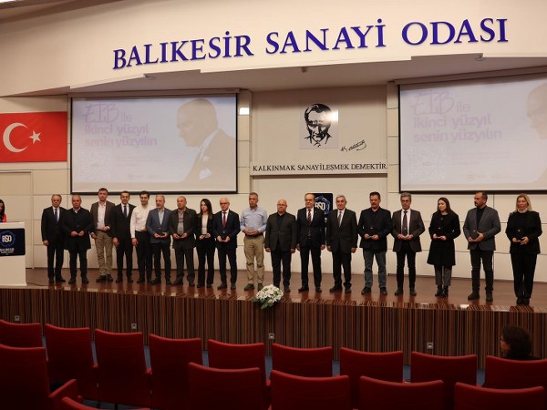 Ege İhracatçı Birlikleri (EİB), Balıkesir'de düzenlenen İş Dünyası Buluşmaları ile Avrupa Birliği Yeşil Mutabakat mevzuatı ve devlet destekleri hakkında ihracatçılara bilgi verdi. Toplantıda, 20. yılı aşkın süredir ihracat yapan 17 Balıkesirli firma ödüllendirildi.