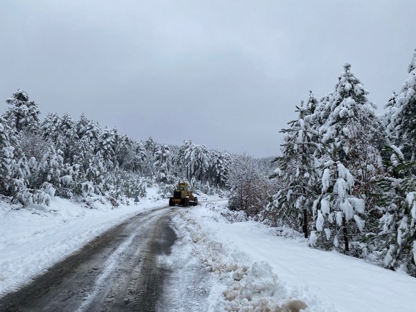 Balıkesir kar yağışı, kış mesaisi, kar küreme, Balıkesir Büyükşehir Belediyesi, Ahmet Akın, BASKİ, buzlanma önlemleri, çevre düzenleme