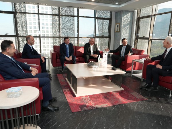 Balıkesir Büyükşehir Belediyesi komşu illerin büyükşehir belediye başkanlıkları ile bir araya gelerek ortak çalışma zemini oluşturmak amacıyla görüşmeler yapıyor. Bu kapsamda Balıkesir Büyükşehir Belediyesi Zabıta Daire Başkanlığı'na bağlı bir ekip komşu illerin daire başkanlıklarını ziyaret ediyor.