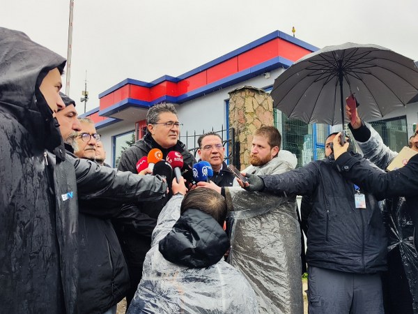 Cumhuriyet Halk Partisi Genel Başkanı Özgür Özel, Balıkesir’in Karesi ilçesinde patlayıcı üretilen bir fabrikada yaşanan patlama ile ilgili heyet görevlendirdi.