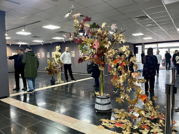 Balıkesir Büyükşehir Belediyesi Bandırma BALMEK bünyesinde kurs gören özel gereksinimli bireyler ve ailelerinin eserlerinden oluşan “Engelsizim” adlı resim sergisinin açılışı 3 Aralık Dünya Engelliler Günü’nde gerçekleştirildi.