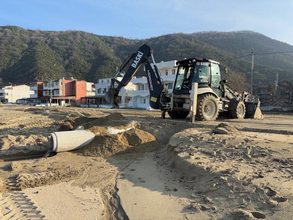 Balıkesir Büyükşehir Belediyesi’ne bağlı BASKİ ekipleri, Erdek ilçesi Ormanlı Mahallesi’nde 6 yıldır vatandaşları mağdur eden taşkın sorununa 150 metrelik yağmur suyu hattı çalışmasıyla 5 günde kalıcı çözüm sundu.