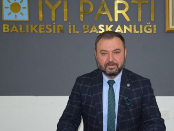 İYİ Parti Balıkesir İl Başkanı Hasan Fehmi Yörük, Balıkesir’in tarım ve hayvancılık alanındaki önemli potansiyeline rağmen üreticinin ve halkın büyük ekonomik sıkıntılar yaşadığını vurguladı. Başkan Yörük, Balıkesir’in marka değerlerini koruması ve halkın ürettiği üründen hak ettiği kazancı elde etmesi gerektiğini ifade etti.