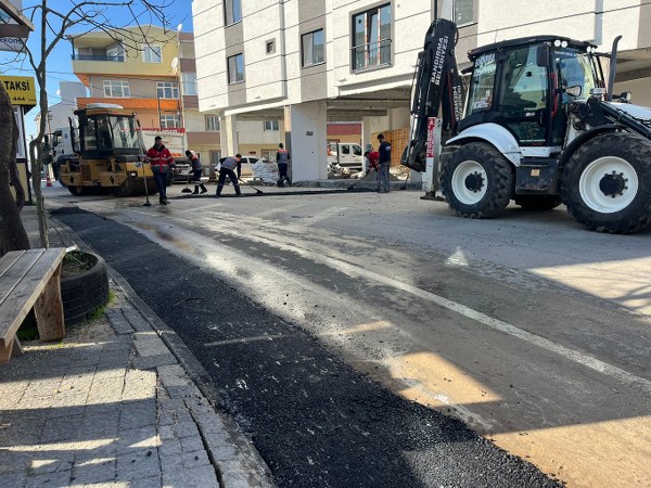Bandırma Belediyesi, Yol Yenileme Çalışmalarına Özveriyle Devam Ediyor
