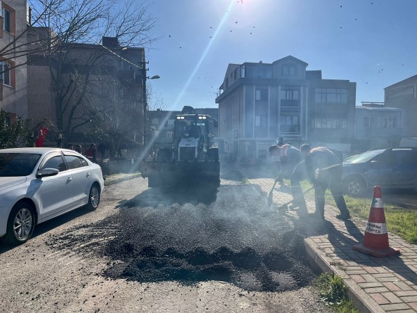 Bandırma Belediyesi, Yol Yenileme Çalışmalarına Özveriyle Devam Ediyor