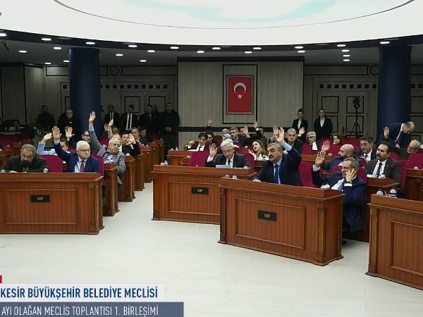 Balıkesir Büyükşehir Belediye Başkanı Edip Uğur döneminde başlanan ancak günümüze kadar tamamlanamayan imar planı bugün gerçekleştirilen Ocak ayı 1'nci oturumunda meclis gündemine geldi. Büyükşehir Belediyesi Meclis salonunda gerçekleştirilen oylamanın ardından imar planı oy birliği ile kabul edildi.