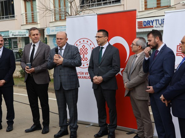 Susurluk'ta Mobil Müze ve Gezici Kütüphane Etkinliği Düzenlendi