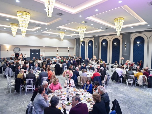Balıkesir Büyükşehir Belediye Başkanı Ahmet Akın, Yeni Kuşak Köy Enstitülüler Derneği Balıkesir Şubesi’nin 21.yıl dönümü münasebetiyle düzenlenen programa katıldı. Başkan Akın, “Köy Enstitüleri, eğitim seferberliğinin bir parçasıdır. Bizler, dün yarım kalan Anadolu Aydınlanmasının bugünkü temsilcileriyiz. Bu aydınlanmanın tamamlanması için beraber kol kola, omuz omuza çalışmaya devam edeceğiz” dedi.