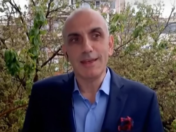 Türkiye'nin yerli savunma projeleri Yunanistan'da geniş yankı uyandırmaya devam ediyor. Milli Muharip Uçak "Kaan" ve TCG Anadolu Gemisi'nin tanıtımı, Yunan basınında hem alaycı hem de hayranlık içeren yorumlara neden oldu. Yunan basını, Türkiye'nin askeri gücünü artırmasının Yunan hükümetlerinin zor durumda olduğunu belirtti.