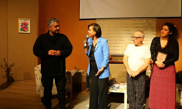 Ayvalık Belediye Tiyatrosu, Karabağlar’da Büyük Beğeni Topladı!