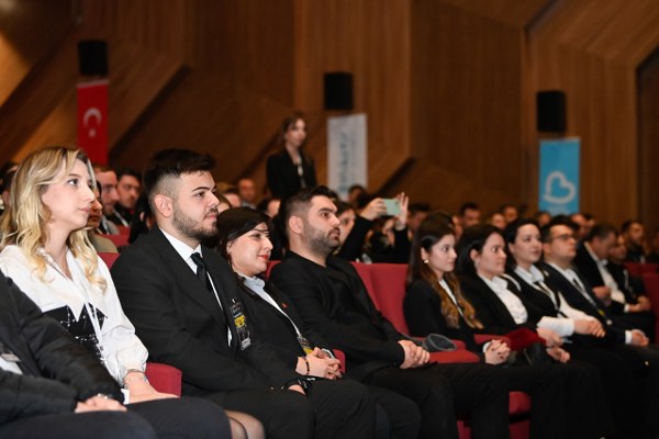 Gençler sordu Başkan Akın cevapladı