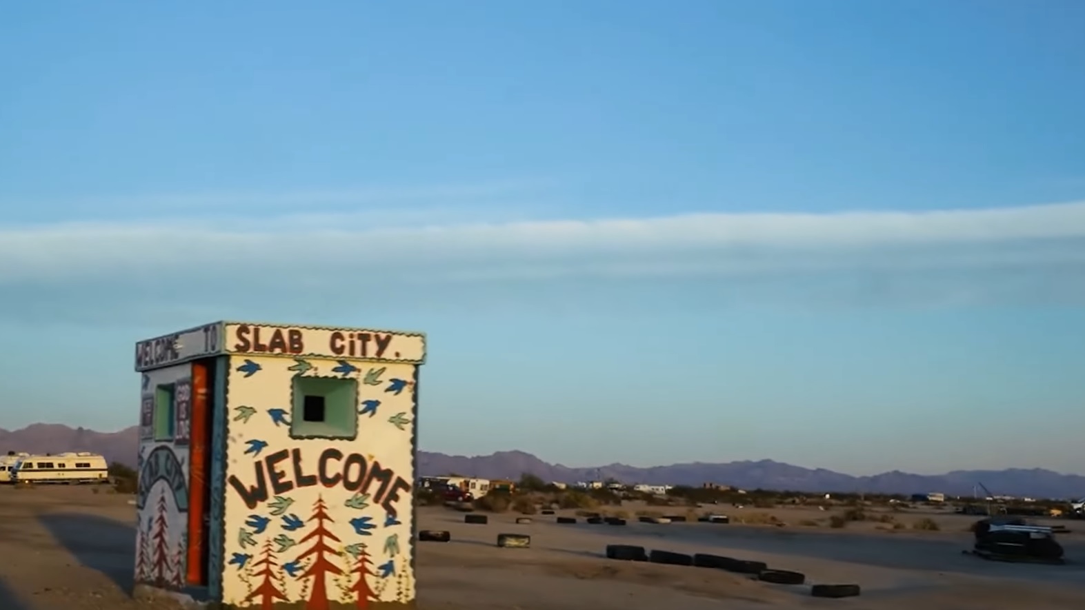 Slab City Amerika’nın Son Özgür Topluluğu mu, Yoksa Kaosun Merkezi mi?