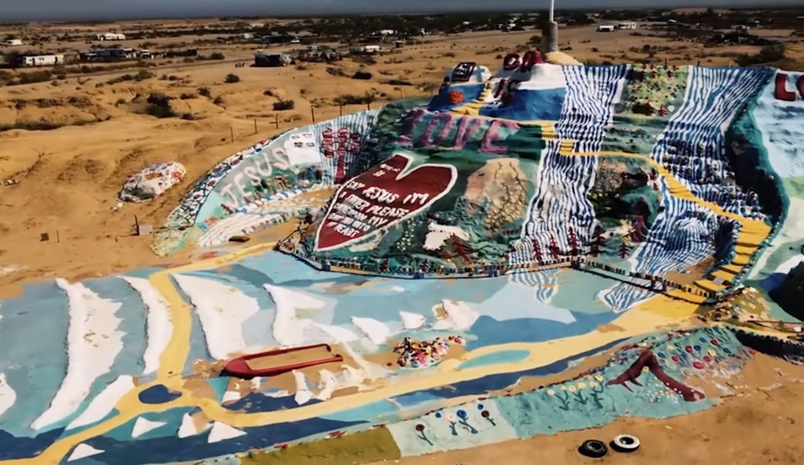 Slab City Amerika’nın Son Özgür Topluluğu mu, Yoksa Kaosun Merkezi mi?