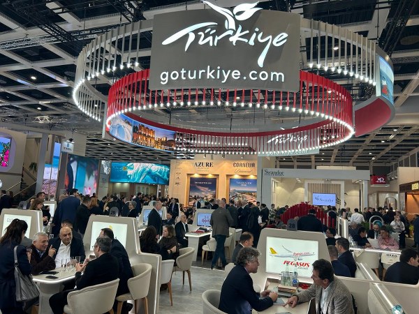 Dünya’nın en büyük turizm tanıtım organizasyonlarından biri olan Uluslararası Berlin Turizm Fuarı (ITB), bu yıl da 4-6 Mart günleri arasında gerçekleşti. Turizm sektörü temsilcilerinin katıldığı fuardan dönen Belediye Başkanı Mesut Ergin, Türkiye’nin en önemli destinasyonlarından biri olan Ayvalık’a gösterilen ilginin kendisini memnun ettiğini söyledi.