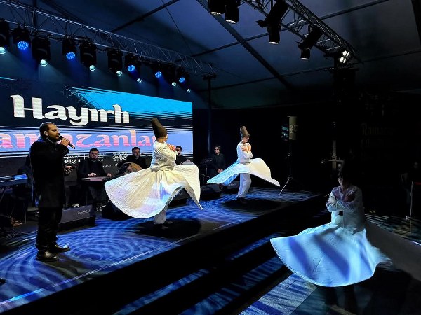Bandırma Belediyesi, her yıl olduğu gibi bu yıl da Ramazan ayını dolu dolu etkinliklerle karşıladı! Söyleşilerden konserlere, sinema gösterimlerinden çocuklar için özel etkinliklere kadar pek çok programın yer aldığı Ramazan Etkinlikleri, vatandaşlara keyifli anlar yaşatıyor. Tüm etkinlikler ücretsiz olup, Ramazan ayının birlik, beraberlik ve manevi atmosferine uygun şekilde düzenlenmiştir.