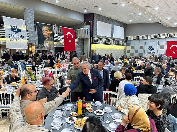 BAŞKAN MİRZA ÖZEL BİREYLER VE AİLELERİYLE İFTAR PROGRAMINDA BULUŞTU
