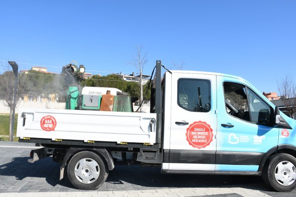 Balıkesir Büyükşehir Belediyesi, yaz mevsimine hazırlık için haşere ve sivrisinek mücadelesine başladı. Başkan Ahmet Akın’ın sürdürülebilir ve sağlıklı bir kent hedefiyle başlattığı çalışmalar kapsamında, 20 ilçede kışlak ilaçlama çalışmaları yapılıyor. Bu çalışmalarla, sivrisinek ve haşere popülasyonunun en aza indirilmesi hedefleniyor.
