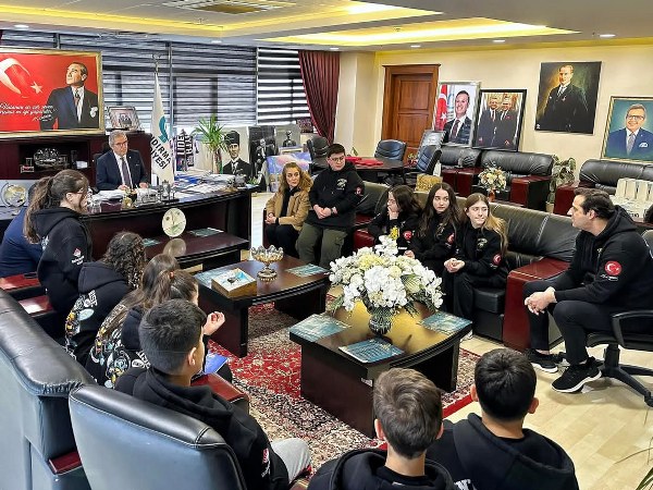 Bandırmalı Genç Mucitler Başkan Mirza’yı Ziyaret Etti