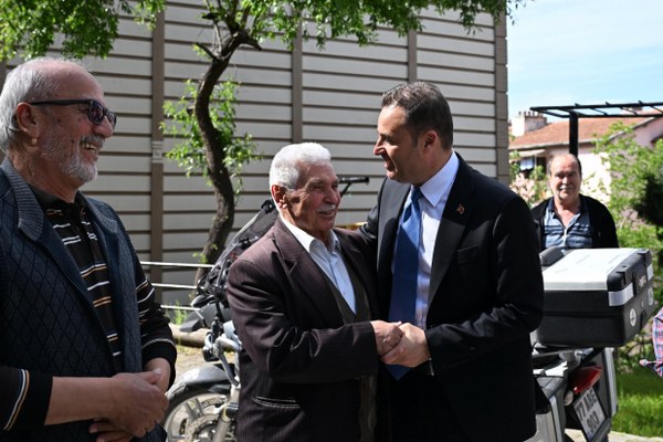 Başkan Akın, kolları sıvadı sahaya indi
