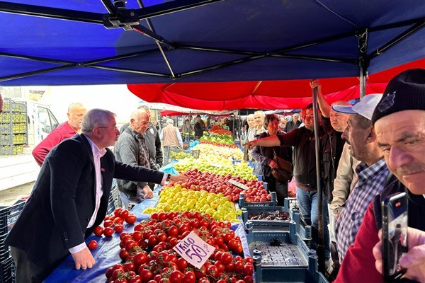 Çorum'da domatesleri çöpe döken pazarcılara para cezası