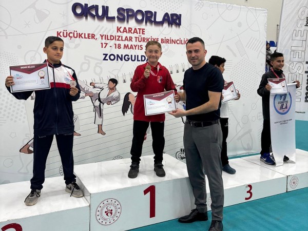 Büyükşehir’in başarılı öğrencisi karatede zirveye yürüyor