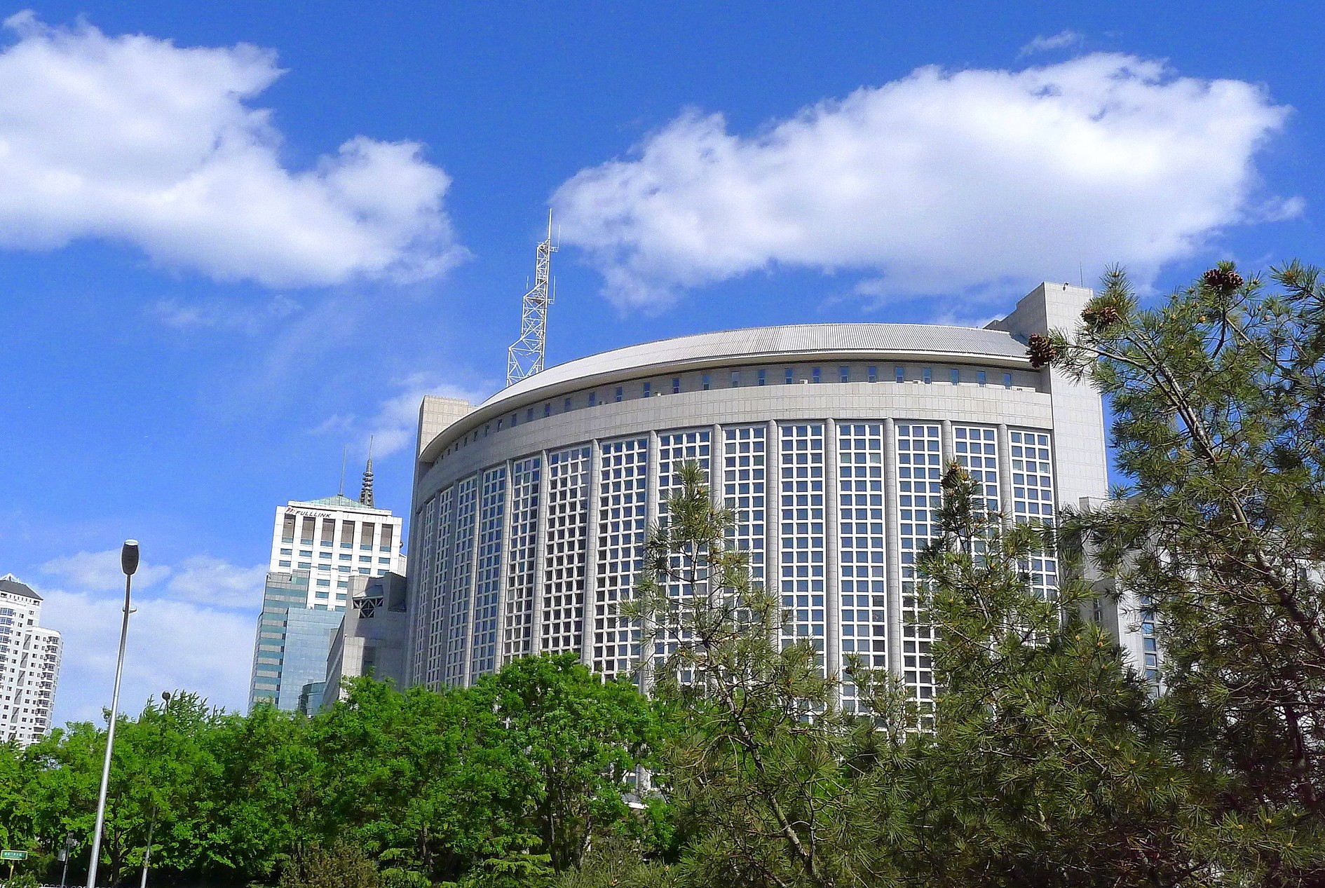 1371554794