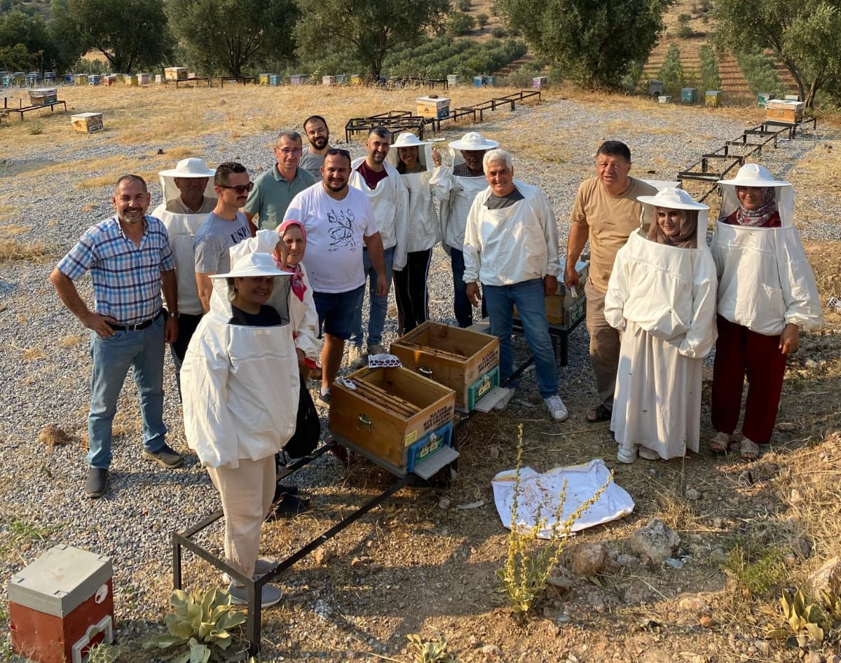 Manisa’da arıcılara uygulamalı eğitim desteği