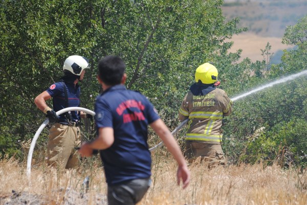 Balıkesir İtfaiyesi 12 Günde 971 Yangına Müdahale Etti