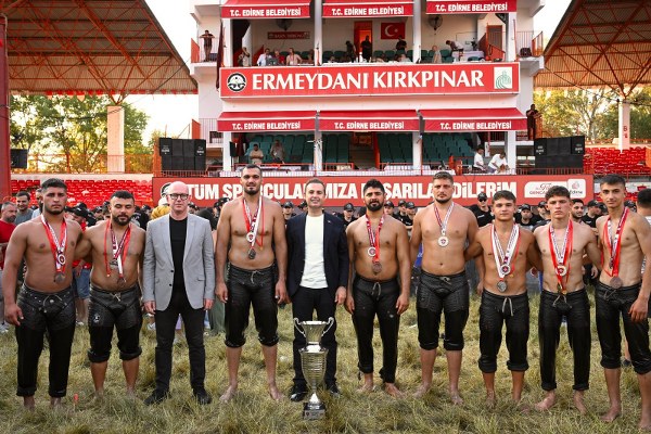Kurtdereli’nin Torunları Başkan Akın’la Zirveye Yürüyor