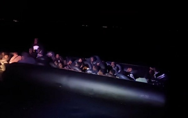 Ayvalık'ta 42 Göçmen Yakalandı