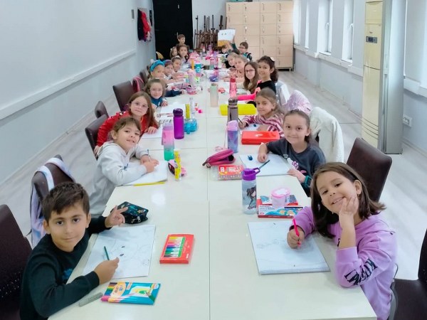 BANDIRMA BELEDİYESİ’NDEN KÜLTÜR, SANAT VE SPOR HAMLESİ HER YAŞTAN VATANDAŞ KURSLARDA BULUŞUYOR