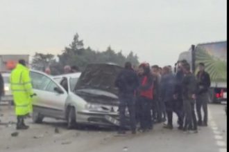Balıkesir’de polis aracı otomobille çarpıştı 3 kişi yaralandı