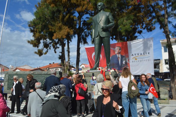 Cumhuriyet Kutlamaları Ayvalık'da Başladı