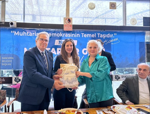 Mirza, Halk İle Aramızda Köprüsünüz