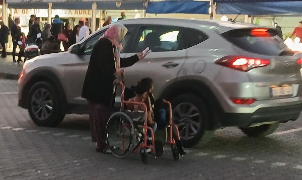 Otoparkta Dilencilik Tatlı Geldi