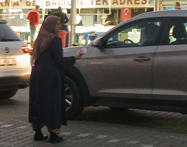 Otoparkta Dilencilik Tatlı Geldi