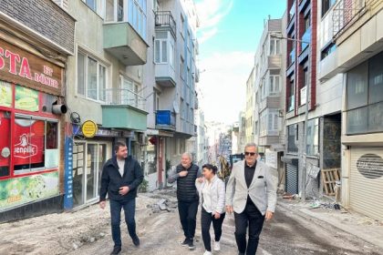 BAŞKAN MİRZA SAHADA “BANDIRMA’YI BAŞTAN SONA YENİLİYORUZ”