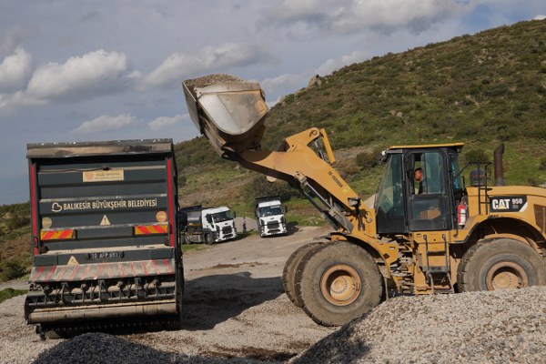 Büyükşehir ile yollar mevsim şartlarına hazırlanıyor